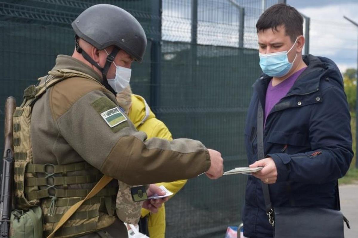 Чи законна заборона на виїзд за кордон для 17-річних – пояснення адвоката