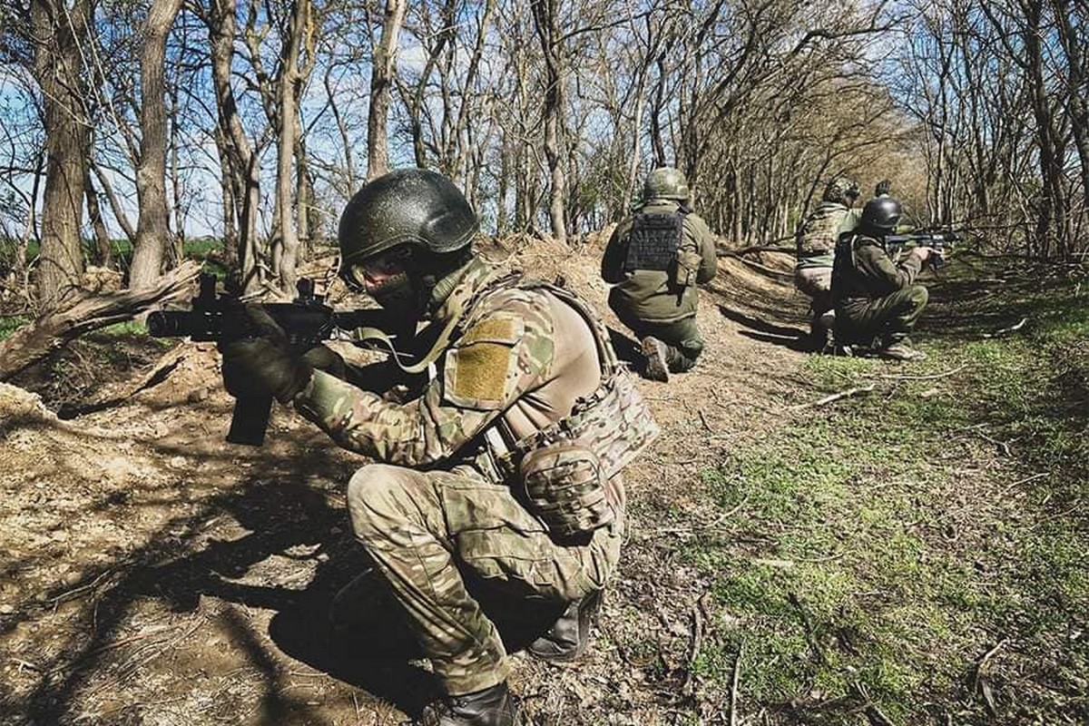 Окупанти не можуть перемогти ЗСУ на Донбасі, а з Запоріжжя вивозять ліс-кругляк – ситуація на фронті 2 квітня