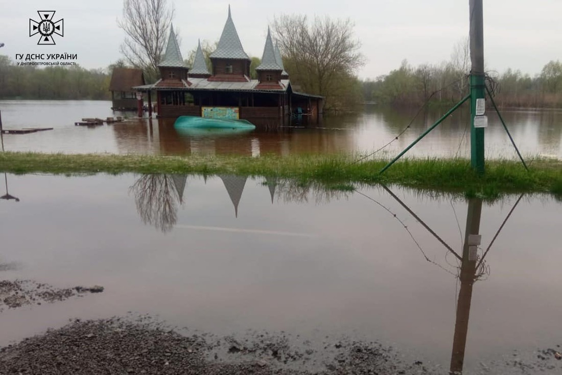Україну охопили масштабні паводки - які області постраждали найбільше (фото)