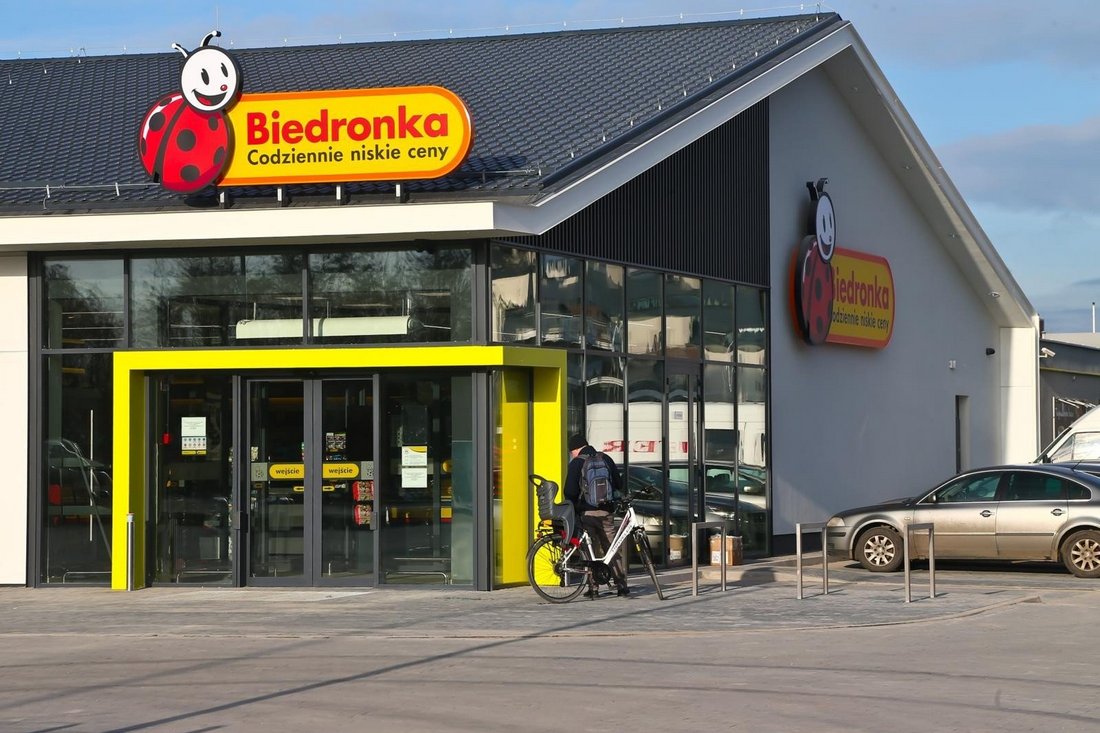 Українці в Польщі можуть купити продукти у мережі Biedronka за третину ціни – що відомо