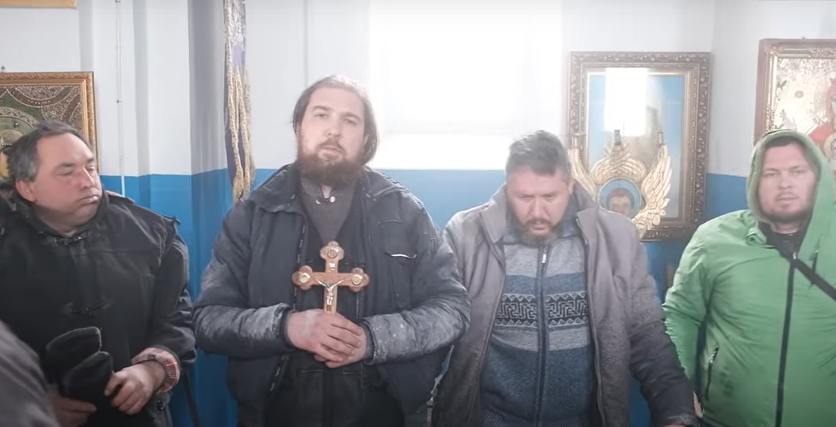 На Буковині священик МП заборонив заносити до храму тіло загиблого на війні бійця (відео)