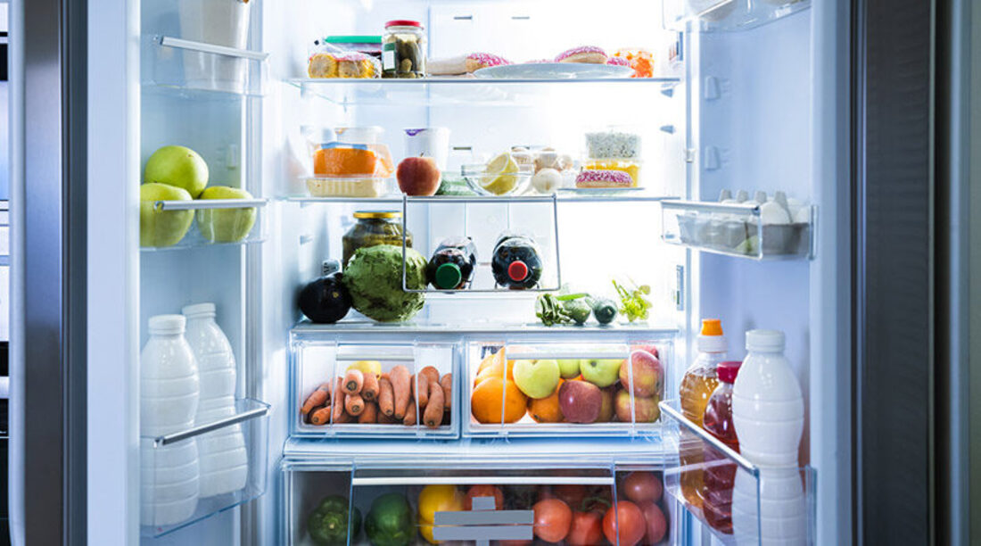 Як правильно зберігати продукти у холодильнику – що варто тримати подалі один від одного
