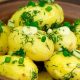 Що додати до вареної картоплі: усього один інгредієнт гарантує особливий смак