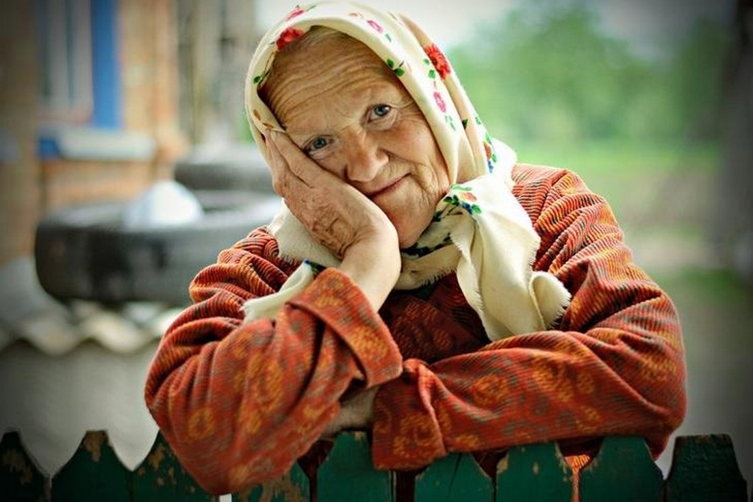 «Миску тобі вареників натощак!» - українці згадали, як лаялися їх бабусі і дідусі, коли були сердиті