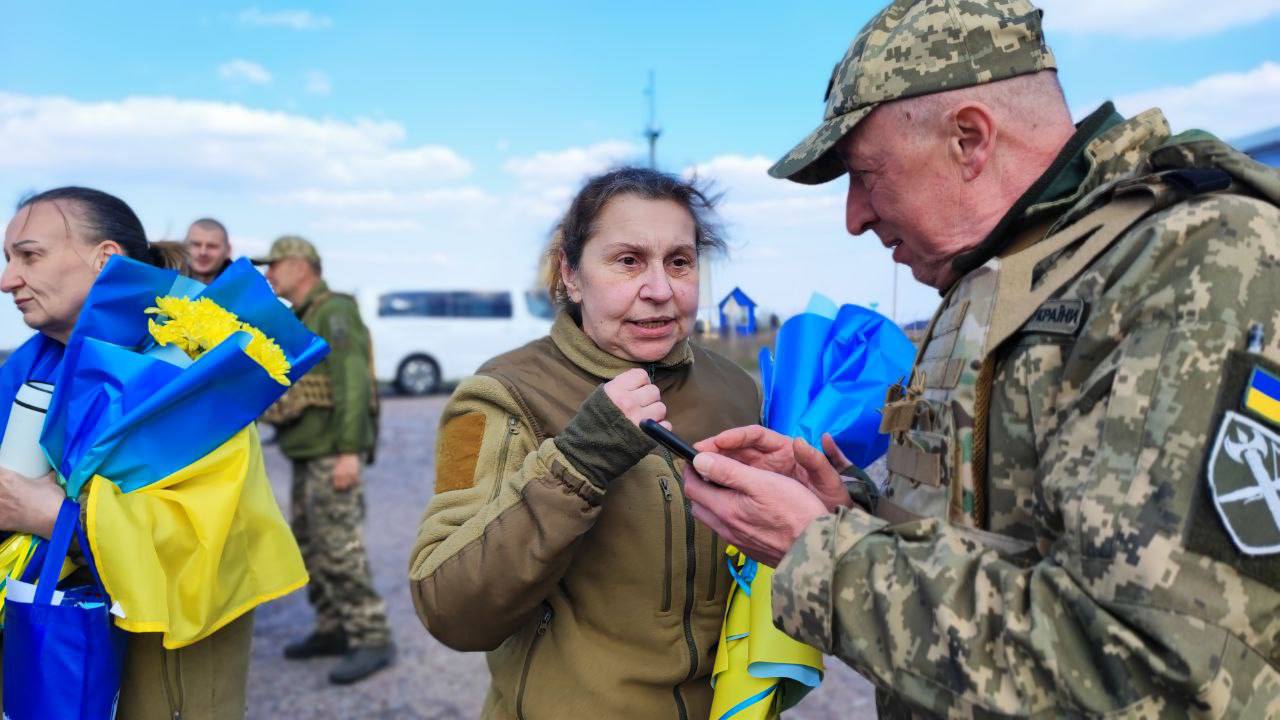 Великий обмін полоненими: Україна повернула 100 захисників додому (фото, відео)