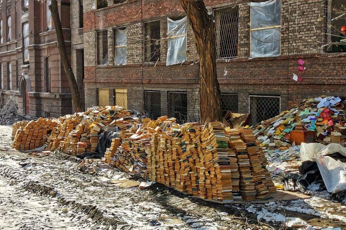 Окупанти продовжують нищити українські книги на захоплених територіях
