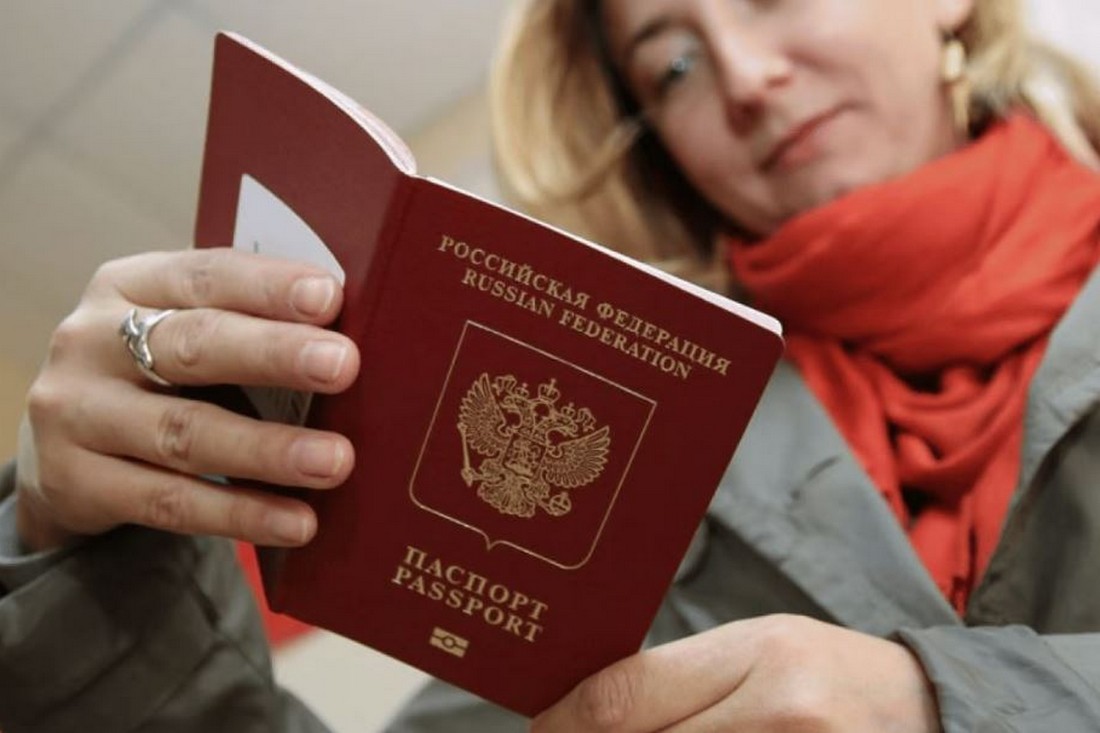 Чи каратимуть власників російських паспортів на деокупованих територіях – Подоляк відповів