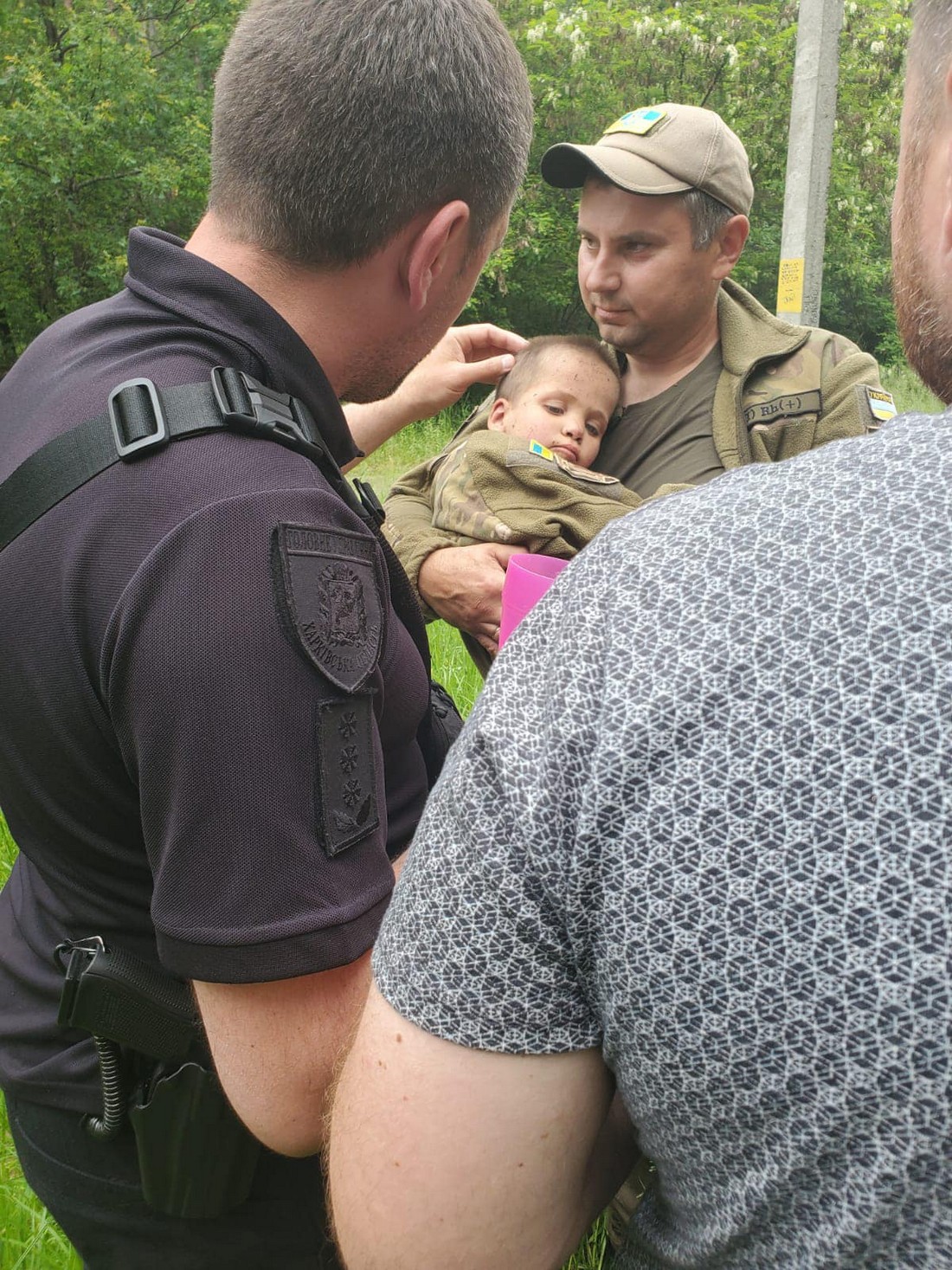 2-річну дівчинку знайшли після трьох днів пошуків: вона вижила сама у лісі на Харківщині