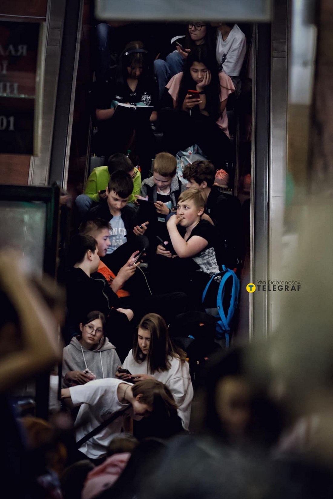 Як виглядало метро у Києві під час ракетної атаки, показав фотограф Ян Доброносов (фото)
