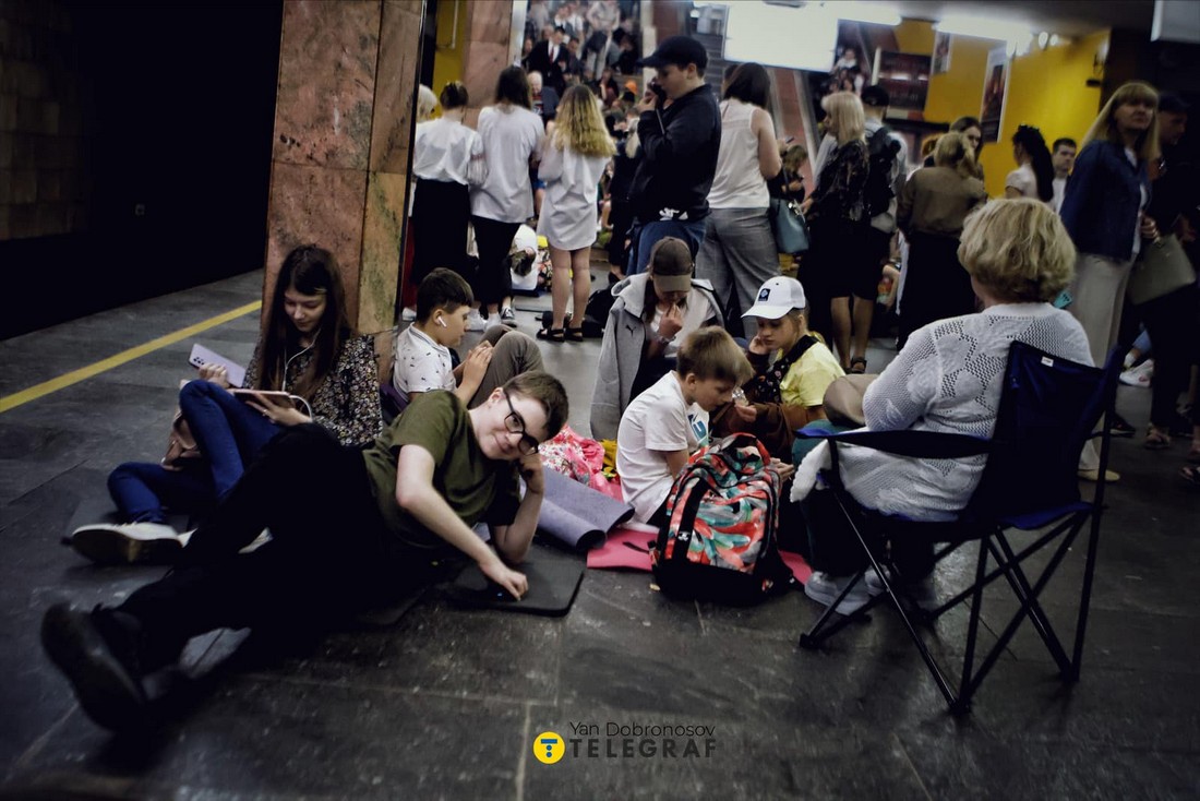Як виглядало метро у Києві під час ракетної атаки, показав фотограф Ян Доброносов (фото)