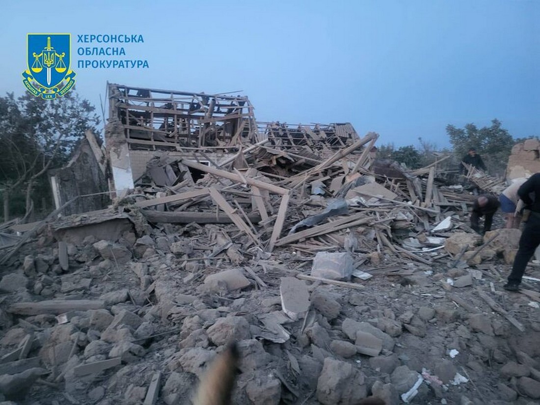 Вночі окупанти скинули бомби на житлові будинки Берислава: є загиблі