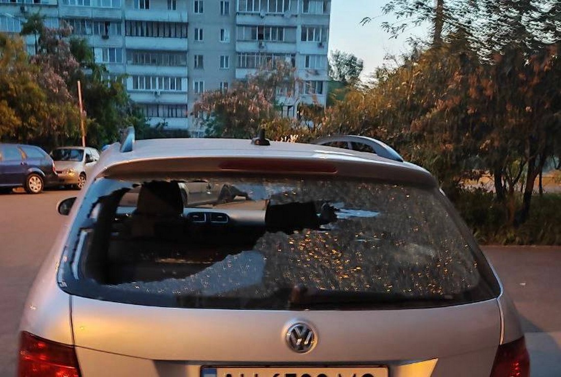 Фото пошкоджених автомобілів в Дарницькому район
