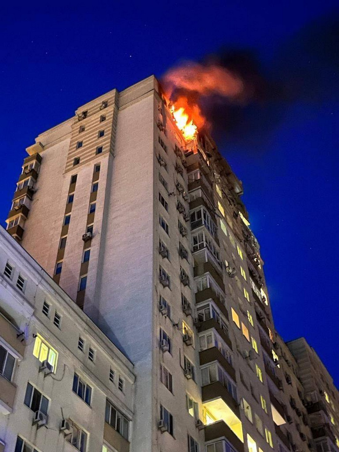 Фото пожежі в багатоповерховому будинку Голосіївського району
