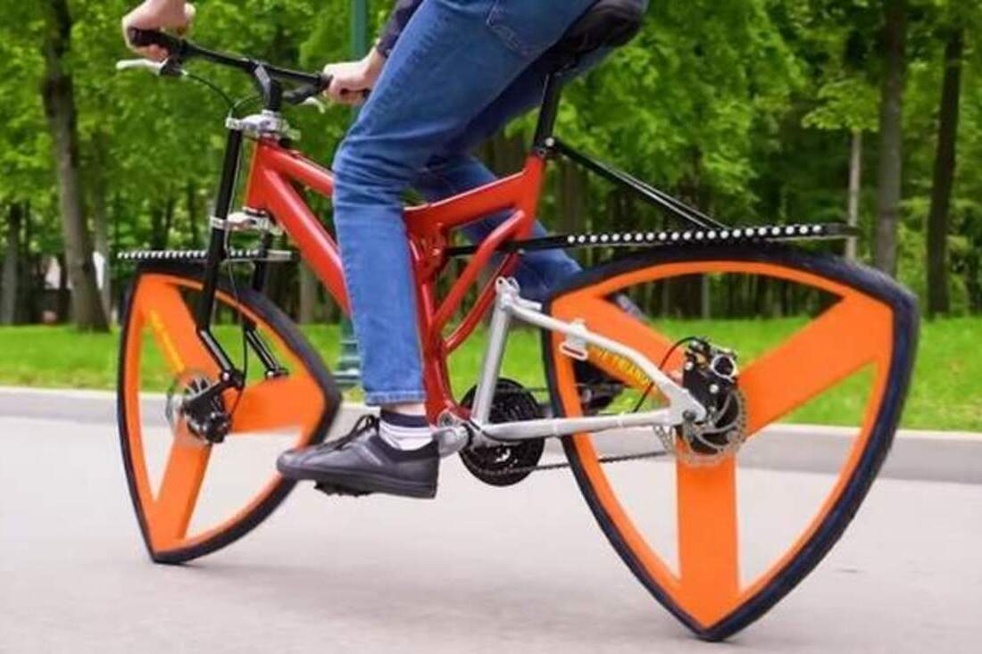 Велосипед з трикутними колесами