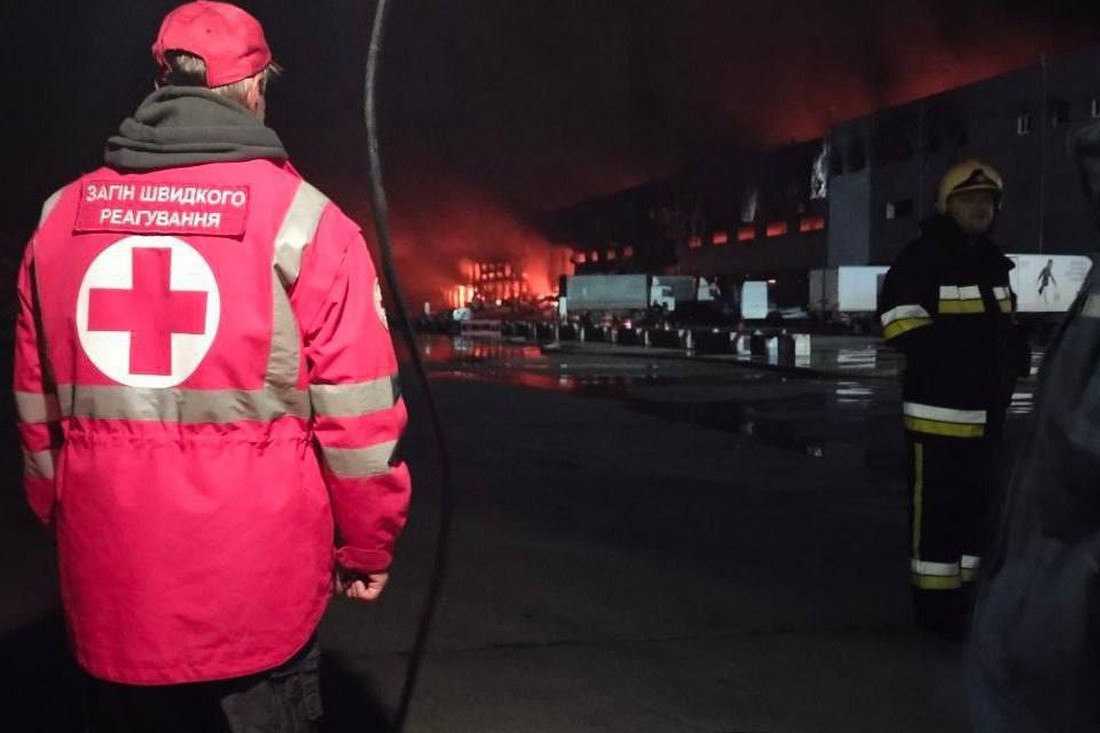 Надання гуманітарної допомоги призупинено: в Одесі росіяни повністю знищили склад «Червоного Хреста»