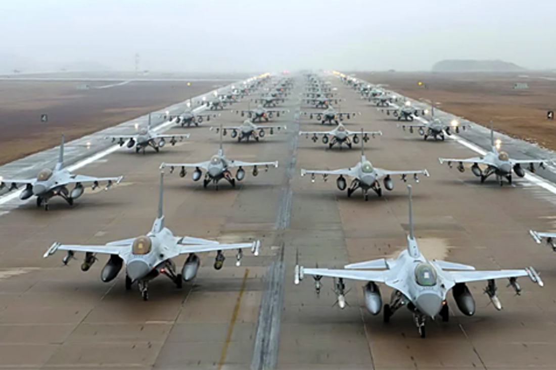 скільки літаків F-16