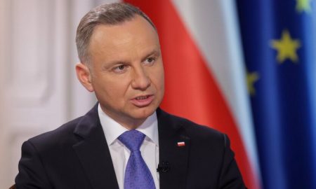 Президент Польщі наказав привести армію в стан підвищеної бойової готовності – що відомо
