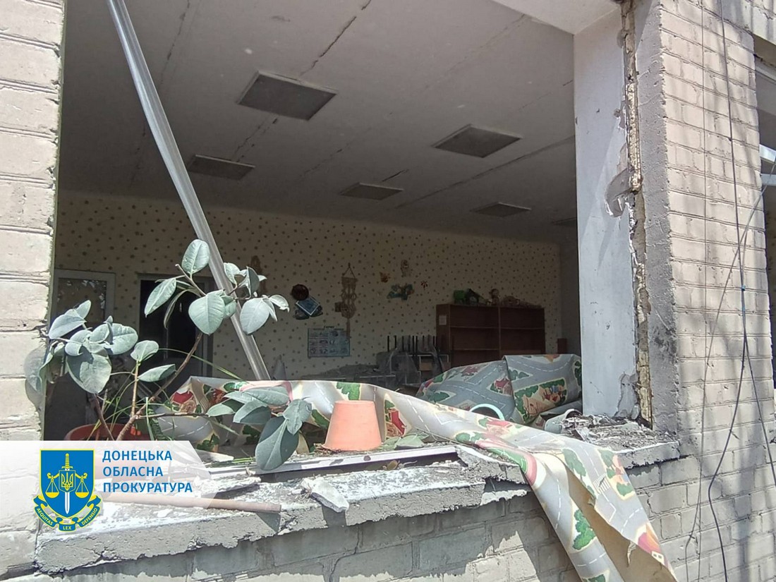 Окупанти вдарили по школі на Донеччині 30 червня: загинули вчителька і бухгалтерка