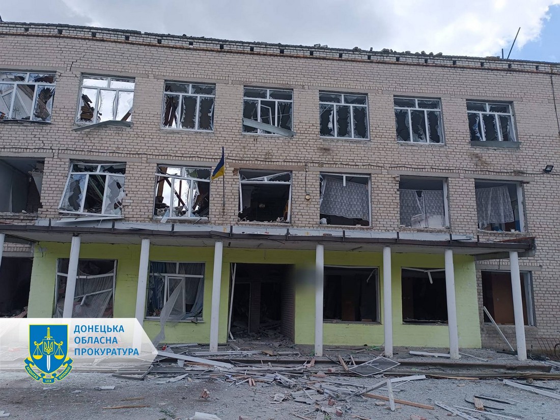 Окупанти вдарили по школі на Донеччині 30 червня: загинули вчителька і бухгалтерка