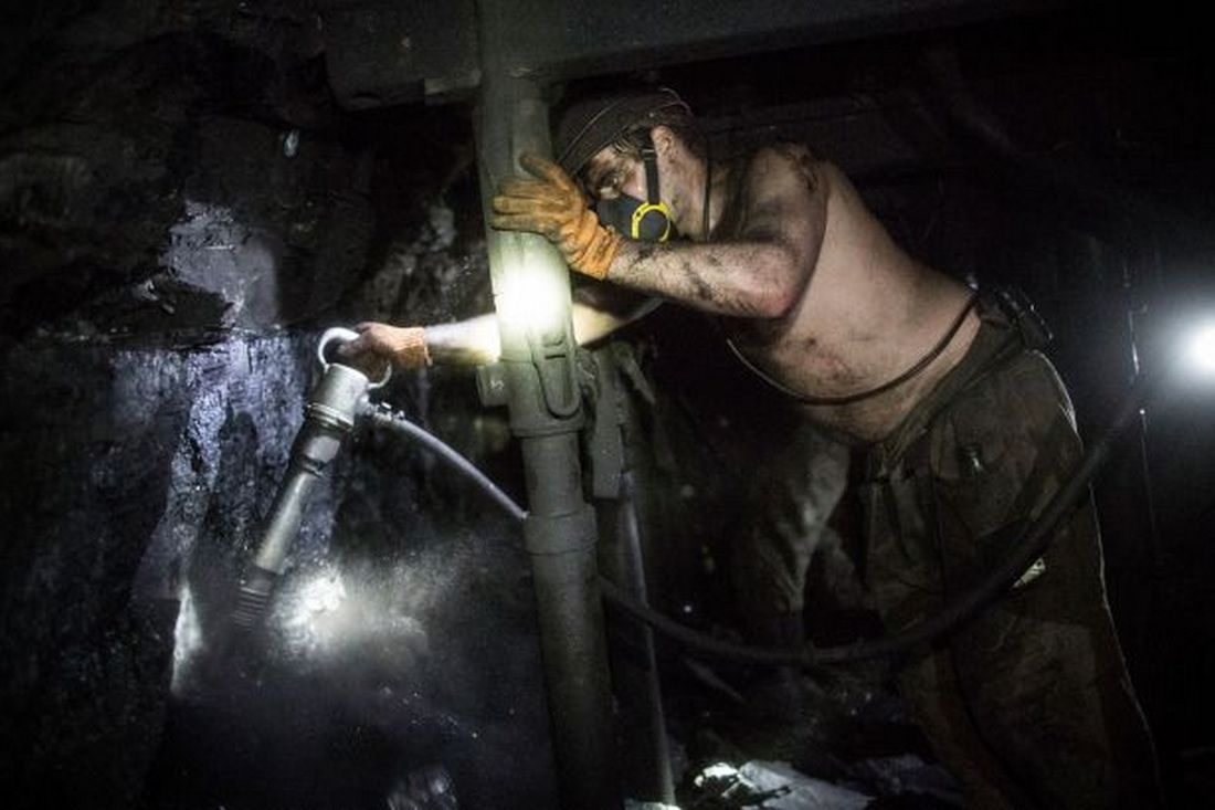 На Дніпропетровщині у шахті стався вибух метану постраждали шахтарі