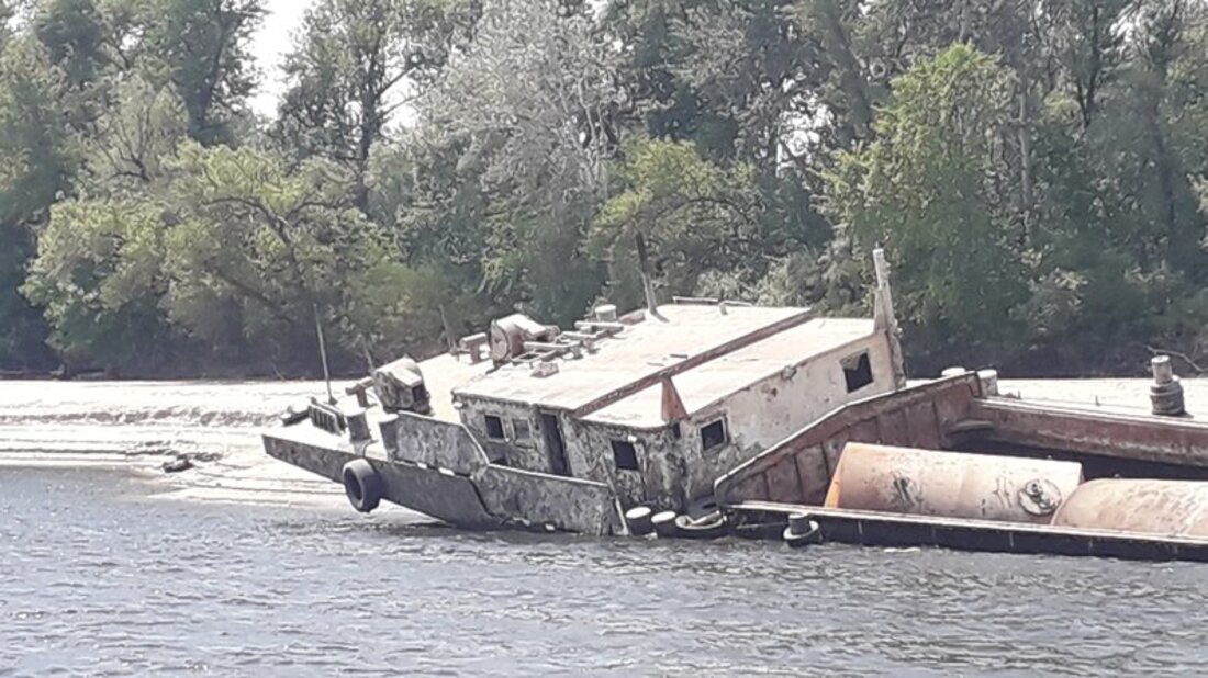Затонула баржа біля селища Розумівка