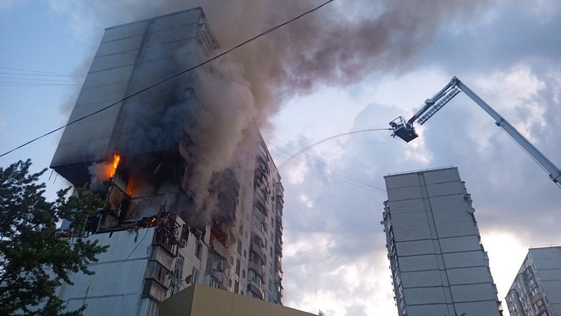 У Києві вночі стався вибух у 16-поверхівці: є загиблі і постраждалі (фото, відео)