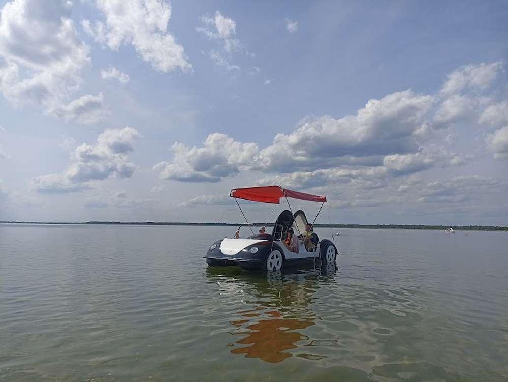 Відпочинок на Шацьких озерах-2023: лебеді, пончики, сомики, лохина і дивовижно чиста вода (фото)