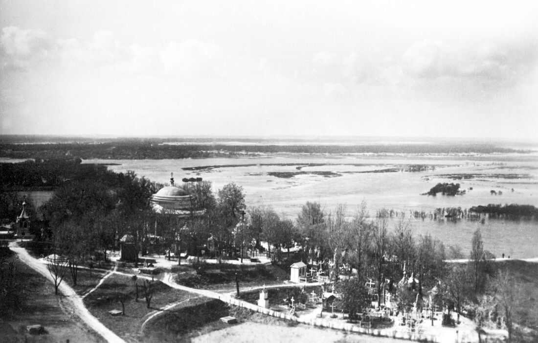 1915 рік. Панорама Дніпра та вид на церкву і кладовище на Аскольдовій могилі