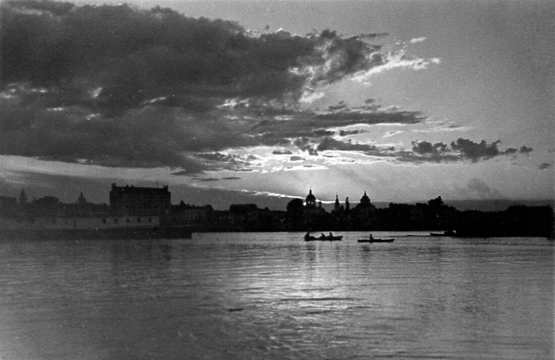 1916 рік. Чудовий Дніпро на заході сонця