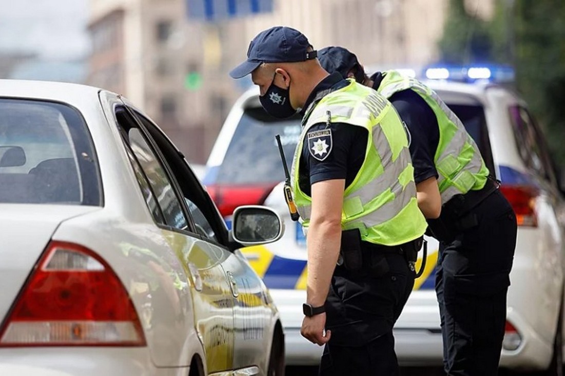 Штраф для водіїв до 1500 гривень і вилучення прав – що не можна робити за кермом