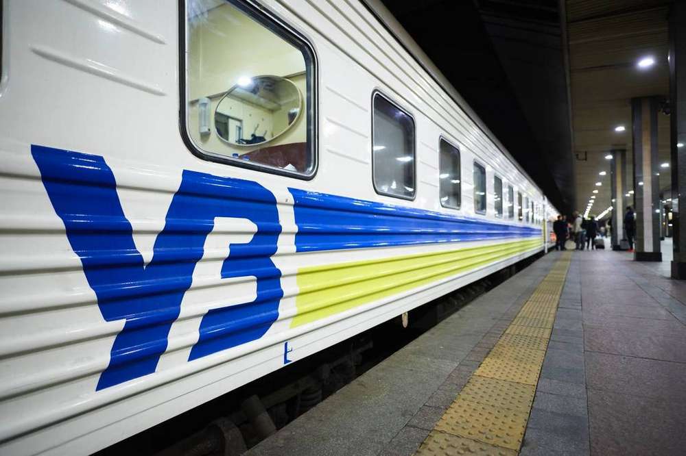 Чи чекають поїзди Укрзалізниці пасажирів, які запізнюються у Польщі
