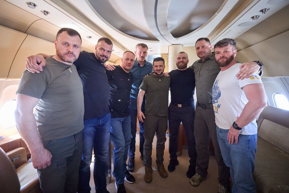 Командири з Азовсталі повертаються в Україну