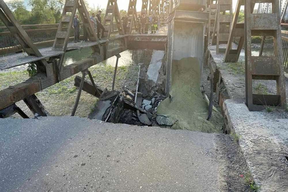 Обвал моста у Закарпатській області – про причини розповіла влада