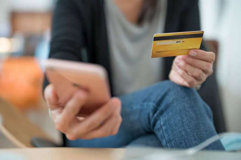 Переказ з картки на картку –коли банк може влаштувати перевірку