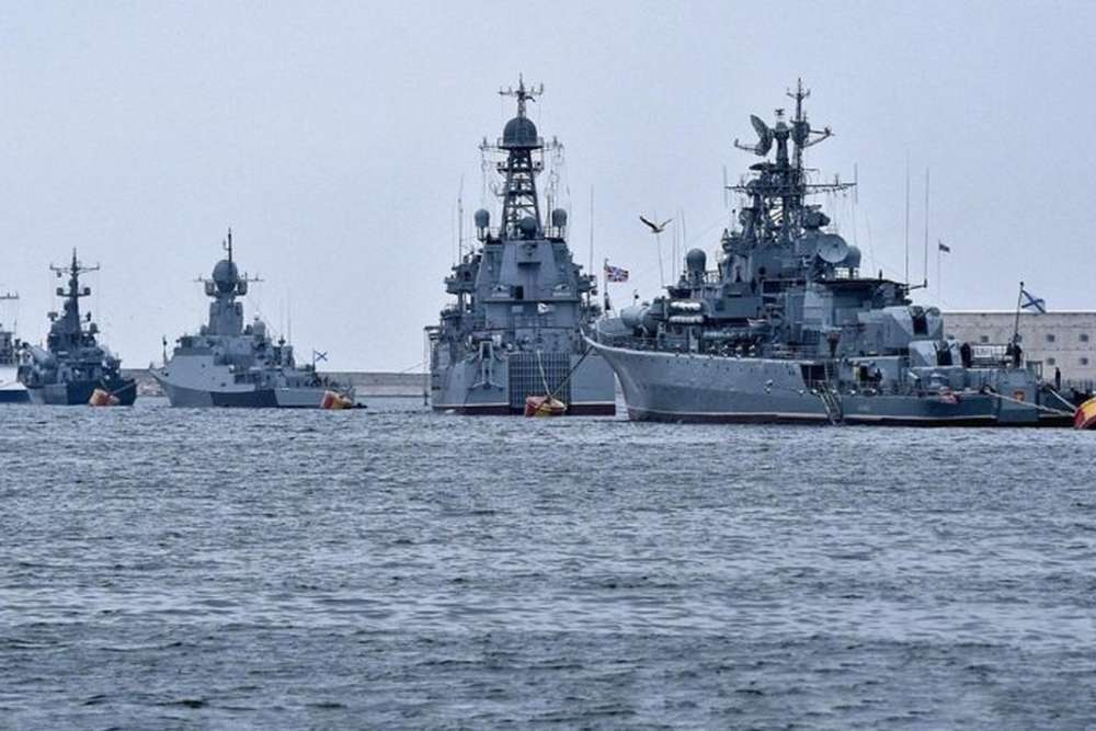 Потужне угруповання кораблів РФ у Чорному морі – скільки серед них ракетоносіїв