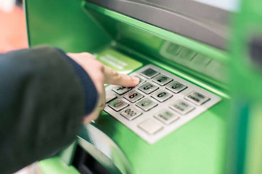 Що робити, коли банкомат зажував картку інструкція