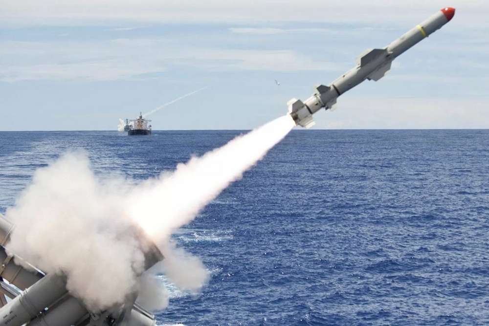 Скільки ракетоносіїв тримає РФ у Чорному морі