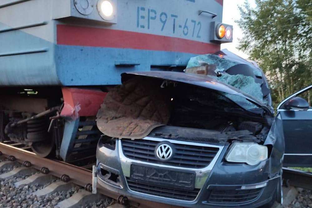 У Чернігівській області автівка потрапила під потяг – серед загиблих дитина
