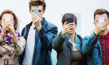 У школах однієї із країн ЄС запроваджують заборону на смартфони – торкнеться і українських школярів