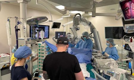 Унікальну операцію на мозку, під час якої пацієнтка була при тямі, провели українські лікарі