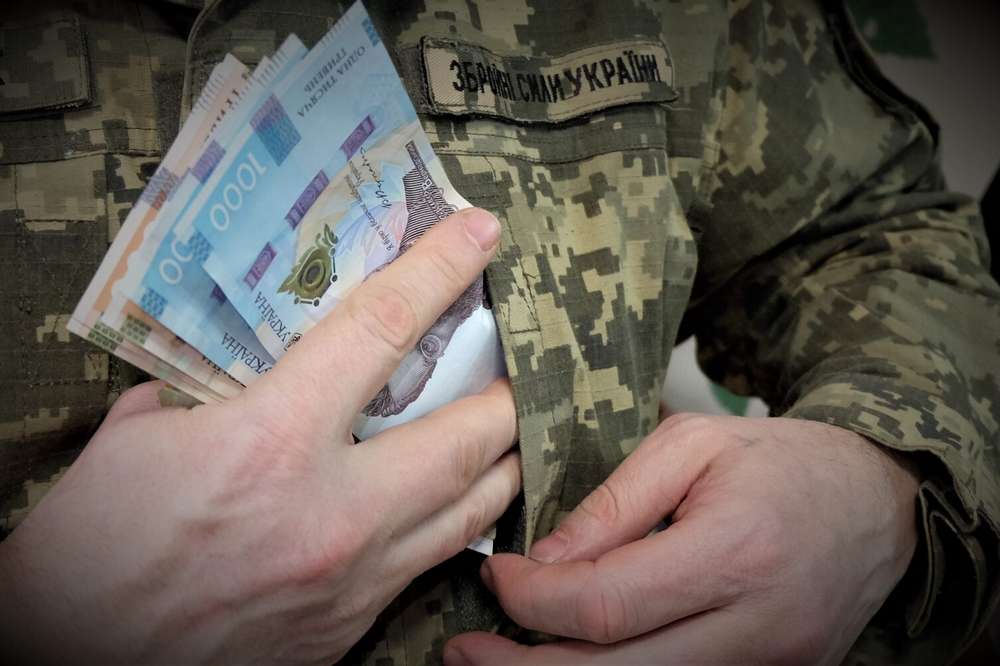 Зарплати і доплати військовослужбовців