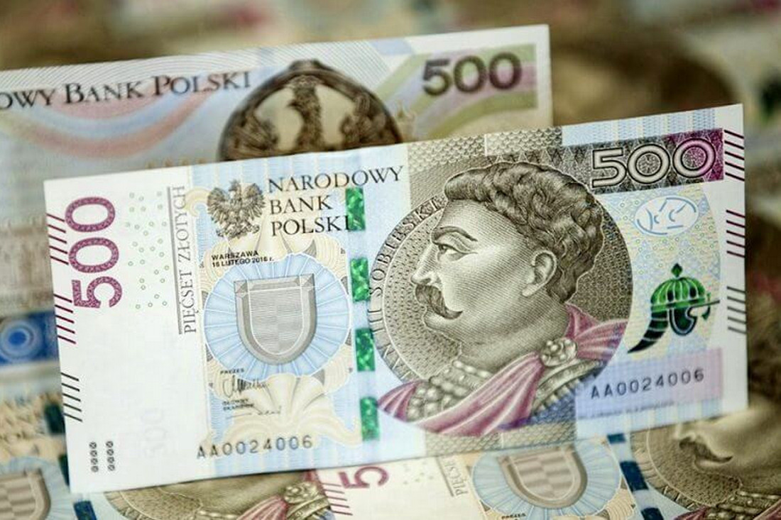 Українські біженці у Польщі можуть отримати допомогу до 54 000 гривень – хто має право на виплати