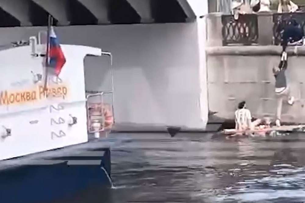 Треш-вісті з боліт 23 липня: блискавка в дім, човен з пляшок і «допомога західній Україні» (фото, відео)