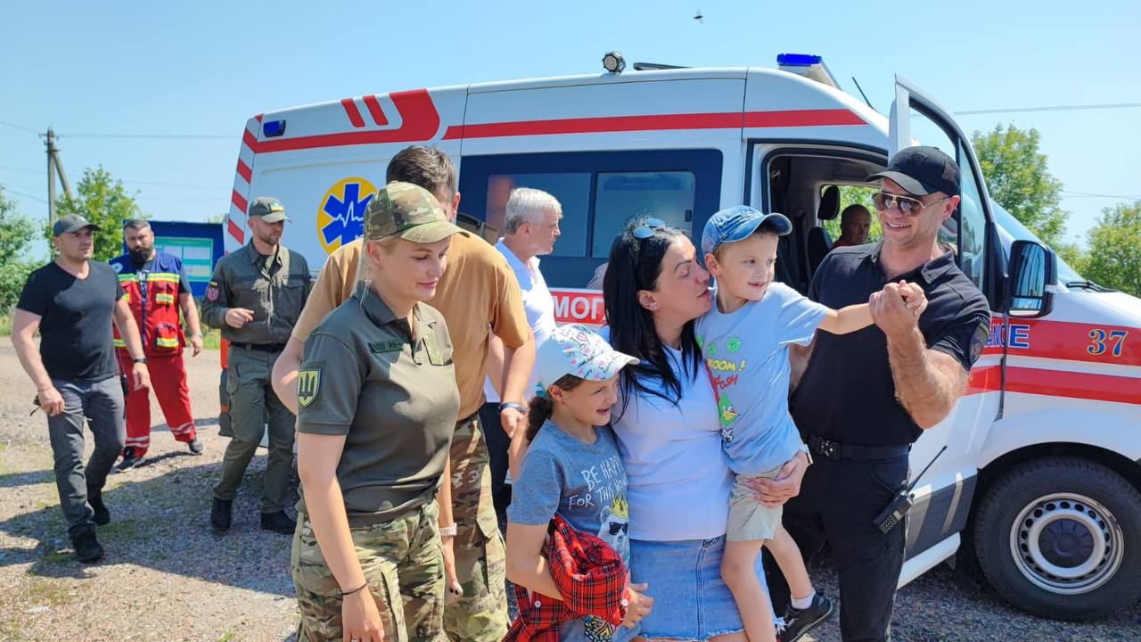 Cьогодні з неволі повернулися додому 47 українців – серед них двоє дітей (фото, відео)