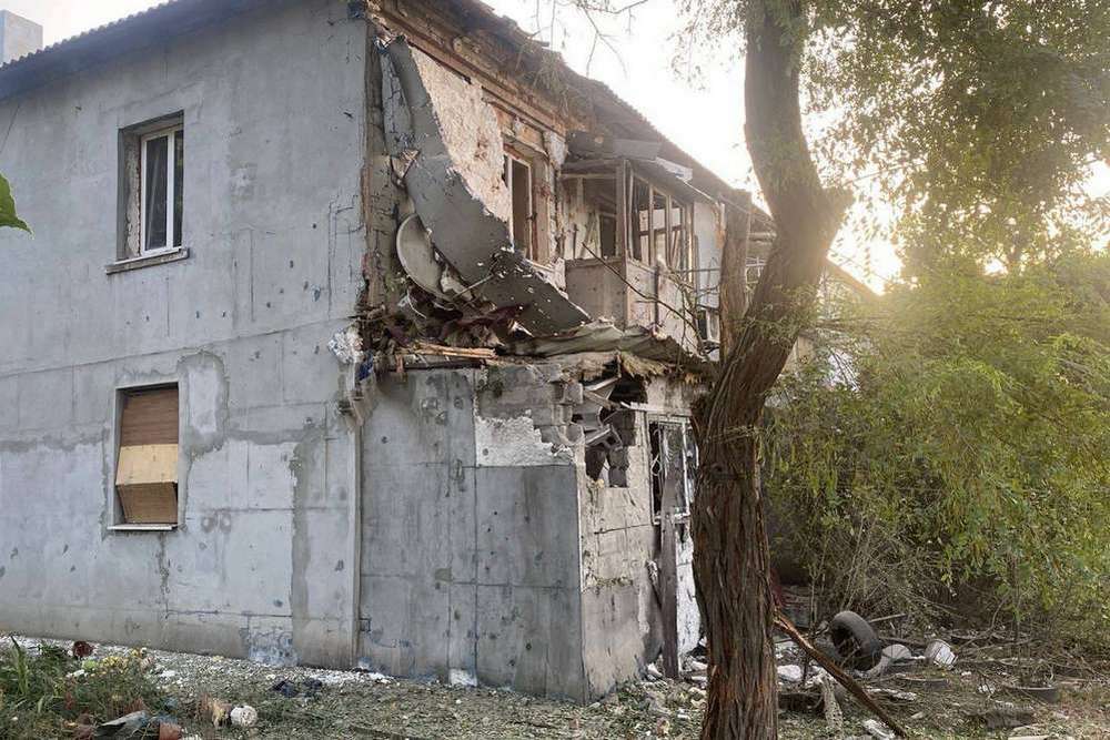 Гучна і тяжка ніч була на Нікопольщині: окупанти 7 разів обстріляли район – пошкодили церкву, школу, будинки (фото)