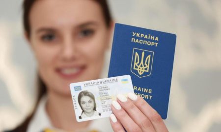 замінювати паспорт-книжечку на ID-картку