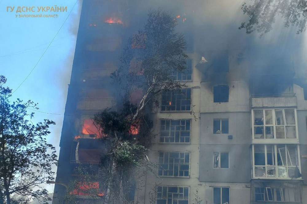 В Оріхові на Запоріжжі ліквідовано масштабну пожежу, спричинену обстрілами