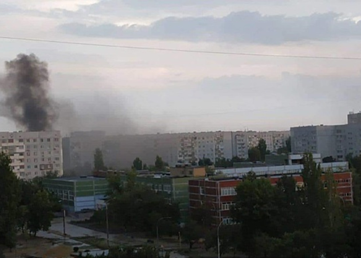 Потужний вибух прогримів в Енергодарі під час наради керівників окупаційної поліції (відео)