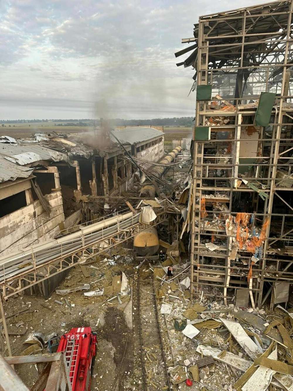Ракетний удар по заводу на Полтавщині забрав життя 18-річних хлопців (фото)