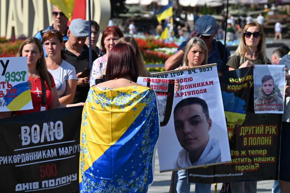 500 днів у полоні рідні полонених прикордонників Маріуполя вийшли на мітинг у Києві 10